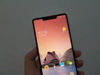 Прототип Xiaomi Mi Mix 2S в стиле iPhone X на фото