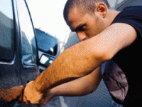 Интернет через спутник отключил педаль газа в угнанной машине