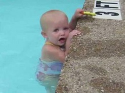 16-месячная девочка-амфибия покоряет Интернет