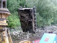 Старый танк прибило к берегу