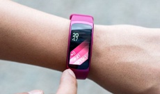 «Умные» браслеты Samsung Gear Fit2 оставляют ожоги на руках пользователей