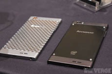 Lenovo представила 5,5″ смартфон на платформе Intel Atom