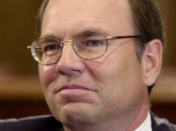 Уволен глава Symantec