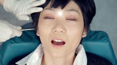 Люди будущего с имплантированными в мозг iPhone?