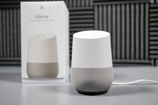 Google разрабатывает премиальную версию Google Home