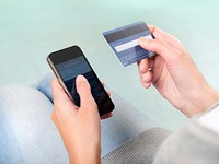 Женщина поверила, что ее карта заблокирована и сообщила аферистам секретные пароли