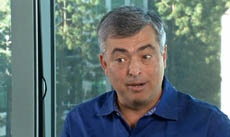 Эдди Кью: правительство может заставить Apple тайно активировать камеры и микрофоны на любых iPhone