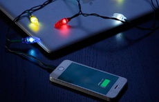 Самая новогодняя зарядка для iPhone