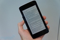 IFA 2013: знакомство с прототипом дополнительного экрана E Ink для смартфона Alcatel One Touch Hero