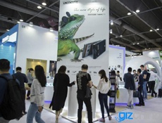 Doogee Talent T3 получил второй дисплей на верхнем торце