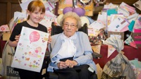100-летняя англичанка получила 16 тысяч открыток от незнакомцев с Facebook