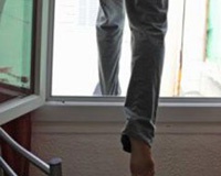 Подросток, лишенный интернета, выбросился с 10-го этажа