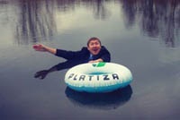 Заради iPhone росіянин скупався у крижаній воді