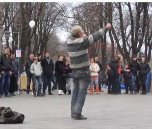 Одесский дедушка так отжигал на Юморине, что попал в YouTube