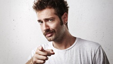 "Худшая ошибка в моей жизни". Испанец сфотографировался для стокового сайта и пожалел (Фото)