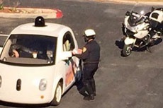 Полицейский не разобрался, как выписать штраф беспилотному авто Google