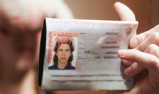 Парень сделал фото на паспорт с хедкрабом из Half-Life на голове