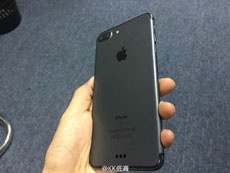 Новая видеоутечка демонстрирует iPhone 7 Plus в цвете Space Black со сдвоенной камерой