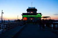 Туристка упала в океан из-за чтения ленты Facebook