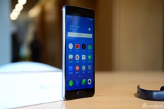 Meizu патентует смартфон с двумя дисплеями