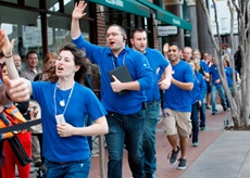 Суд обязал Apple выплатить сотрудникам $2 млн за задержки зарплат и запрет обедов