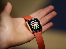 Apple Watch можно будет заряжать с помощью MacBook