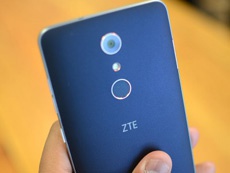 ZTE разрабатывает смартфон с изогнутым экраном