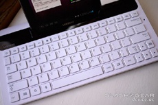 Samsung разделила док-клавиатуру для планшетов на две части