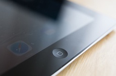 Двухлетний мальчик запер отца на балконе ради игры на iPad