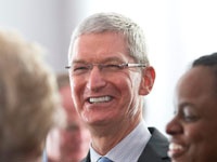 Тим Кук продал еще 270 000 акций Apple на сумму $28,7 млн