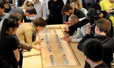 Apple оборудует свои магазины сейфами для демонстрации Apple Watch