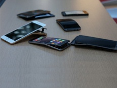 Apple iPhone 6 Plus гнётся даже в защитных чехлах