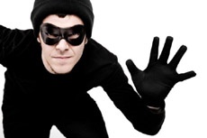 В Бердичеве 30-летний любитель компьютерных игр обокрал магазин