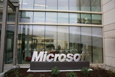 Microsoft Mobile сократила заказы на недорогие 4” смартфоны из-за низкого спроса
