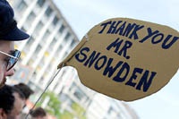 Сноуден получил временное убежище в России