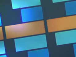 Для цветных букридеров предложена электронная «бумага» на новом принципе