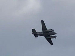 У США чоловік викрав літак і погрожує врізатися в супермаркет