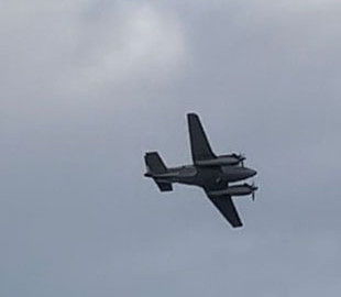 У США чоловік викрав літак і погрожує врізатися в супермаркет