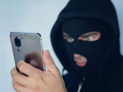 «Допомагають переселенцям»: аферисти виманюють гроші у закарпатців