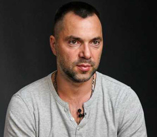 Дзвінок "від імені СБУ", – Арестович пожартував, що це він та Подоляк "накрили" Facebook