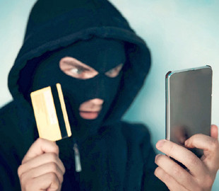 Телефонный разговор с «сотрудником банка» стоил женщине 27 тысяч гривен