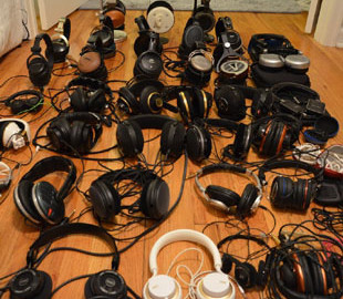 Создан гаджет, превращающий любые наушники в “умные”