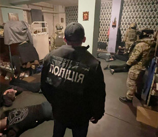 Кіберполіцейські викрили злочинне угруповання, яке продавало неіснуючі автозапчастини