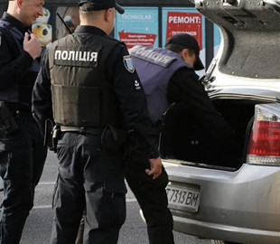 Водіям розповіли, коли інспектор може законно оглянути багажник та салон авто