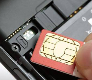 Чи можна витягати сім-карту при включеному смартфоні: правду мало хто знає