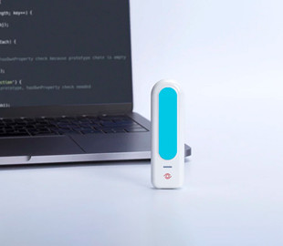 Хакерам удалось взломать USB-флешку, которую защищал сканер глаз