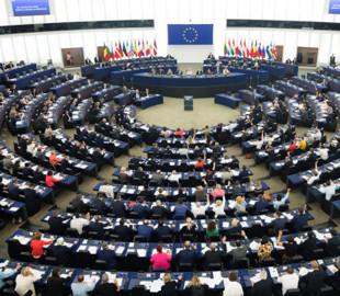 Європарламент засудив вторгнення російських дронів у повітряний простір ЄС і закликав підтримати Україну