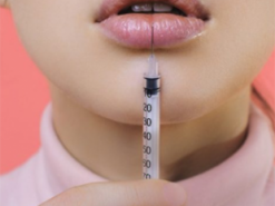 Хотела увеличить губы: в Днепре школьница сделала неудачный укол по инструкции из интернета