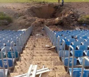 Воронка диаметром 15 метров: в сети показали последствия удара РФ по стадиону в Николаеве. Фото