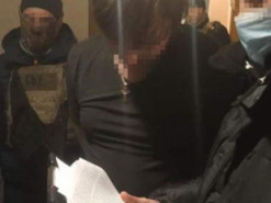 Щомісяця ділки відправляли до 200 «посилок»: На Житомирщині СБУ затримала наркодилерів